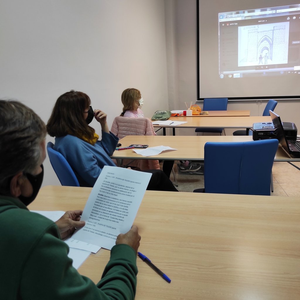 VielsaStudio's tweet photo. Los #Alumnos del #Curso y #Realización de #Cortometraje VI Centenario ultiman el #guión que rodarán la próxima semana en el bloque práctico #AlvarVielsaStudio
@AYTO_CIUDADREAL @CRealTurismo @lacasadelcinecr @crfilmoffice #rodaje https://t.co/sqwmJdr7jC
