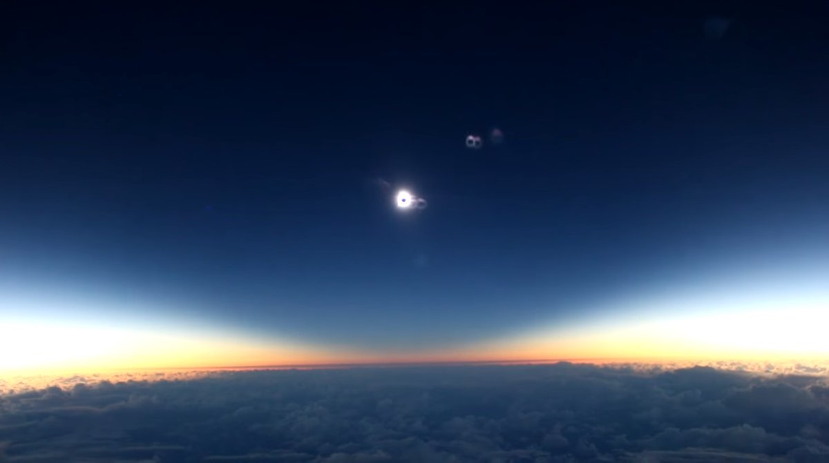 SkyflyerAvia's tweet photo. Vol solaire Éclipse Alaska Airlines #870
=> https://t.co/pZk1EQ8oWG

#alaska #alaskaairlines #solareclipse #flight #windowview #passionaviation #sun #moon #sky #night #dayoff #flight870 https://t.co/eLUwjGubj7