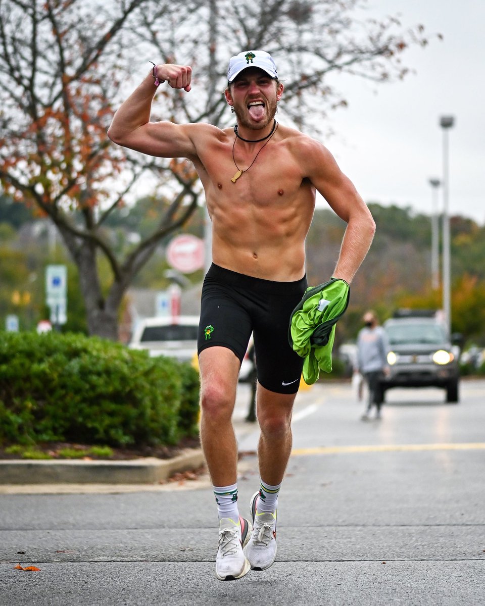 Bilbodatoad's tweet photo. YERRRRRRW! RACE WEEK!!!! Feeling Strong, Now Time To Finish Strong!!!!💪🏽🐸 

Time to see if a Thicc (yes two c’s) 180lber can break 15 mins in the 5K!! Will be my first one ever!! 👽🏄🏼‍♂️

 #ToadLyfe #BillyBeingBilly #GoOnOneAdventureADay #WEWORKIN #TheySleep 
 📸 @SeanGallagherxx https://t.co/m2f69X88us