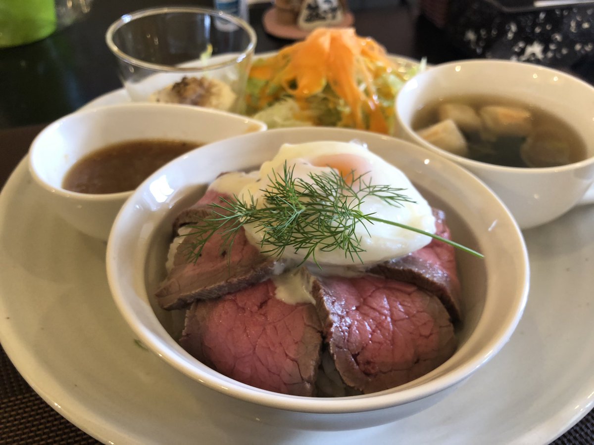 やまきえみ 元能代市地域おこし協力隊 星のおねえさん Dining Cafe Shantiのローストビーフ丼 んめかったぁ ローストビーフのお持ち帰りもできるって 秋田県 能代市 グルメ