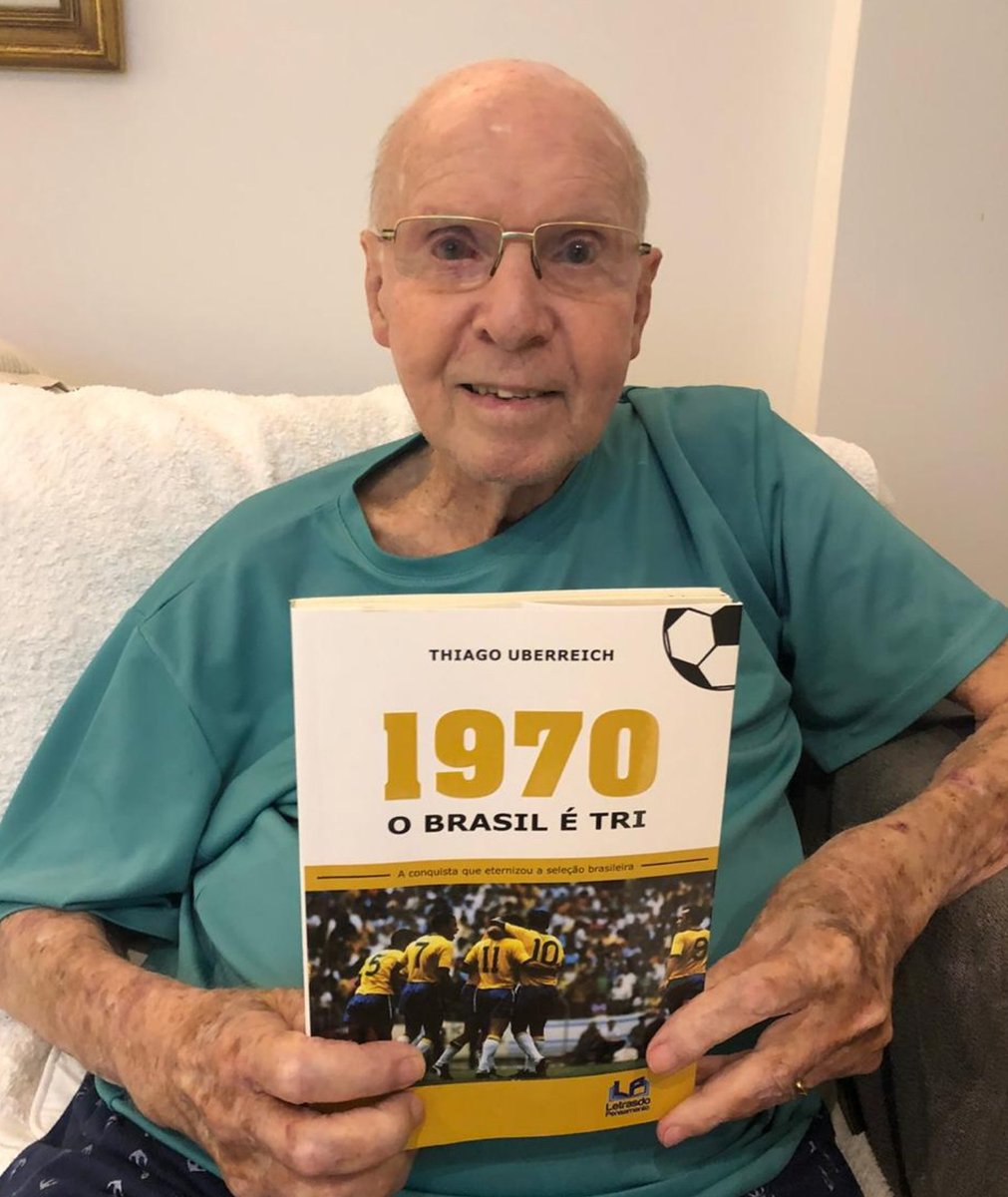 thiagouberreich's tweet photo. Que honra imensa receber essa foto. É simplesmente o maior campeão do mundo em todos os tempos (58, 62, 70 e 94): Mário Jorge Lobo Zagallo, técnico da seleção do tri.
#1970obrasiletri
#50anosdotri
#CopaDe70 https://t.co/I7QxIlbPZY