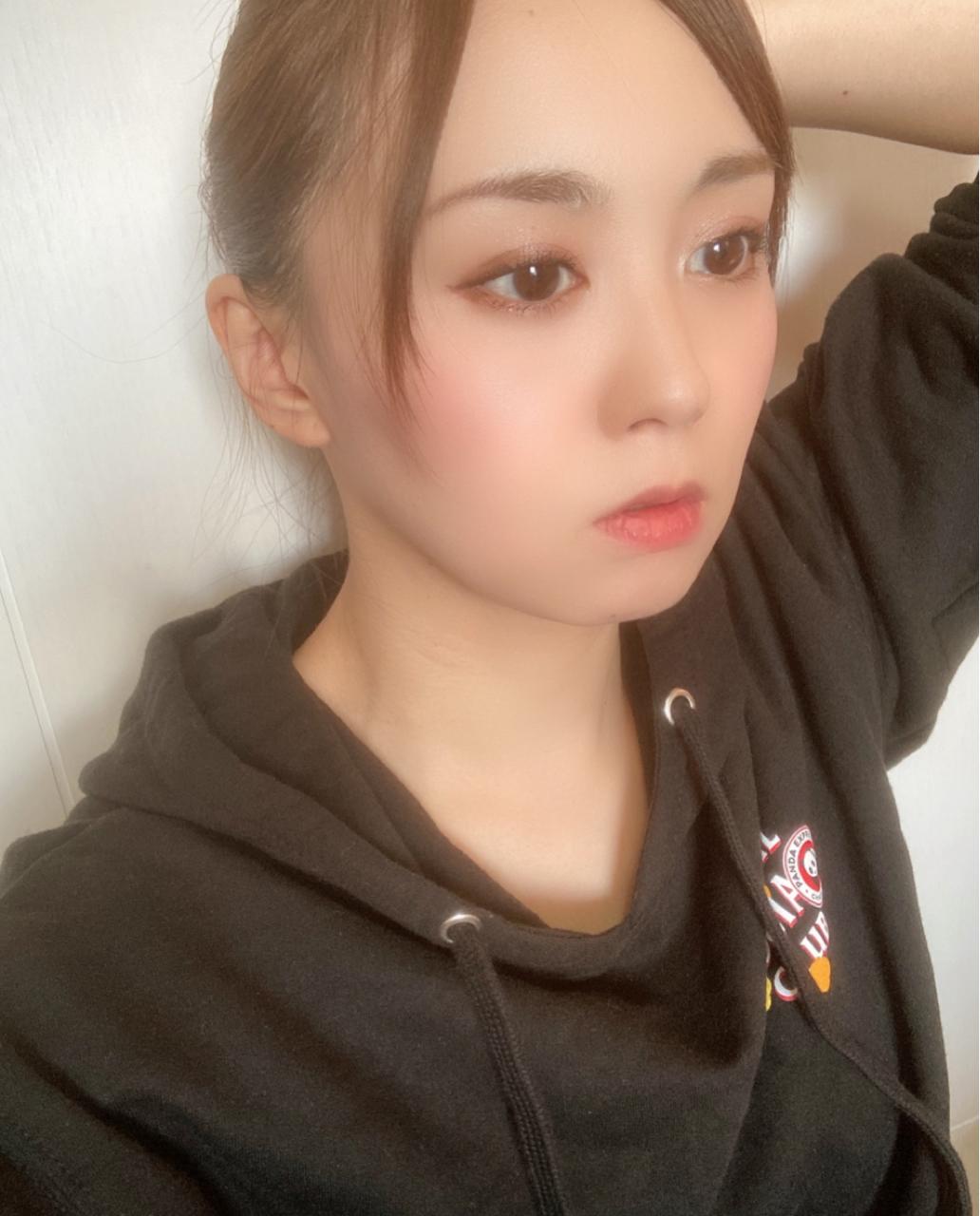 浦えりか Pa Twitter おはよー W 木曜日 前髪斜め分け 帽子かぶるしこのままでいいかなーと思っていたらこの後自然にいつも通りの 前髪に戻っていた 笑 T Co O1lh9gkuwr Yellplus T Co Ike9h2lyof Twitter