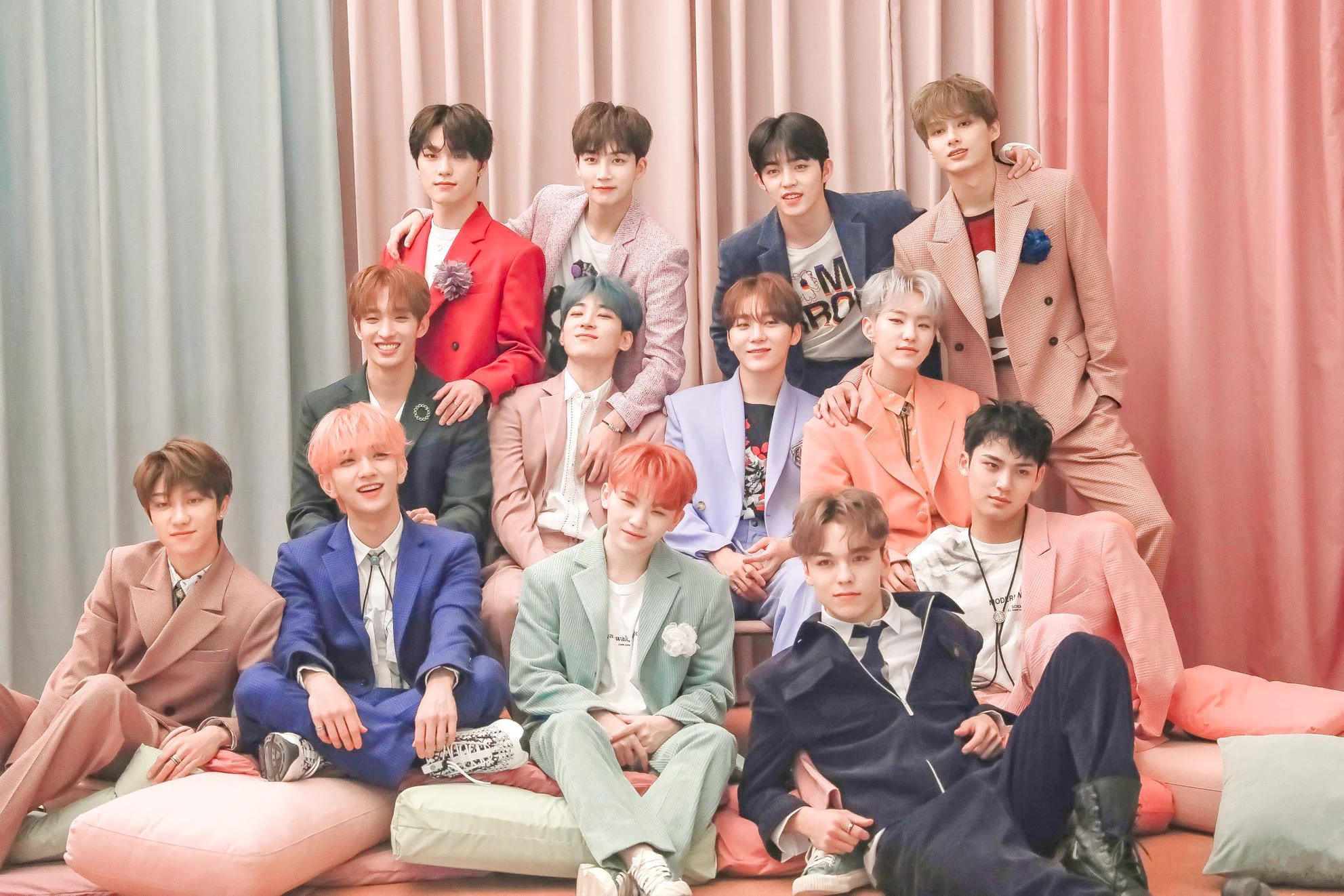 舞花衣装これ一部のメンバー誕生色の衣装着てるんだね？！森永さんのおかげで新しい気づきを得た  