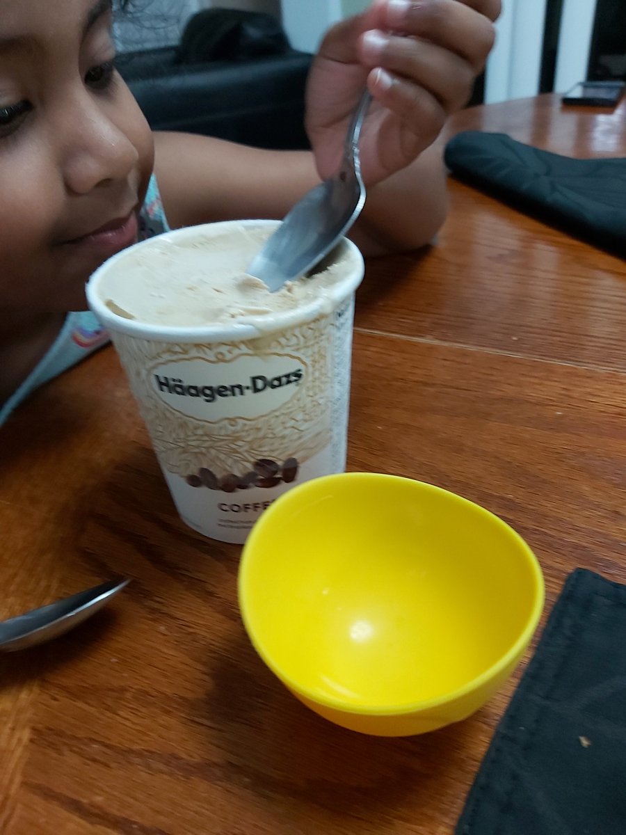 natashamathura's tweet photo. We are doing our part and hosting a test. Learning more about solids & liquids. Off to watch a @BillNye episode on solids & liquids. @MsMoroz2 @Hawthorne_PS #HomeworkIDontMindDoing #WeLoveScience #BillBillBill #IceCreamAnytime @HaagenDazs_US
🍦🍨🍦🍨 https://t.co/gAcYOVv4JR