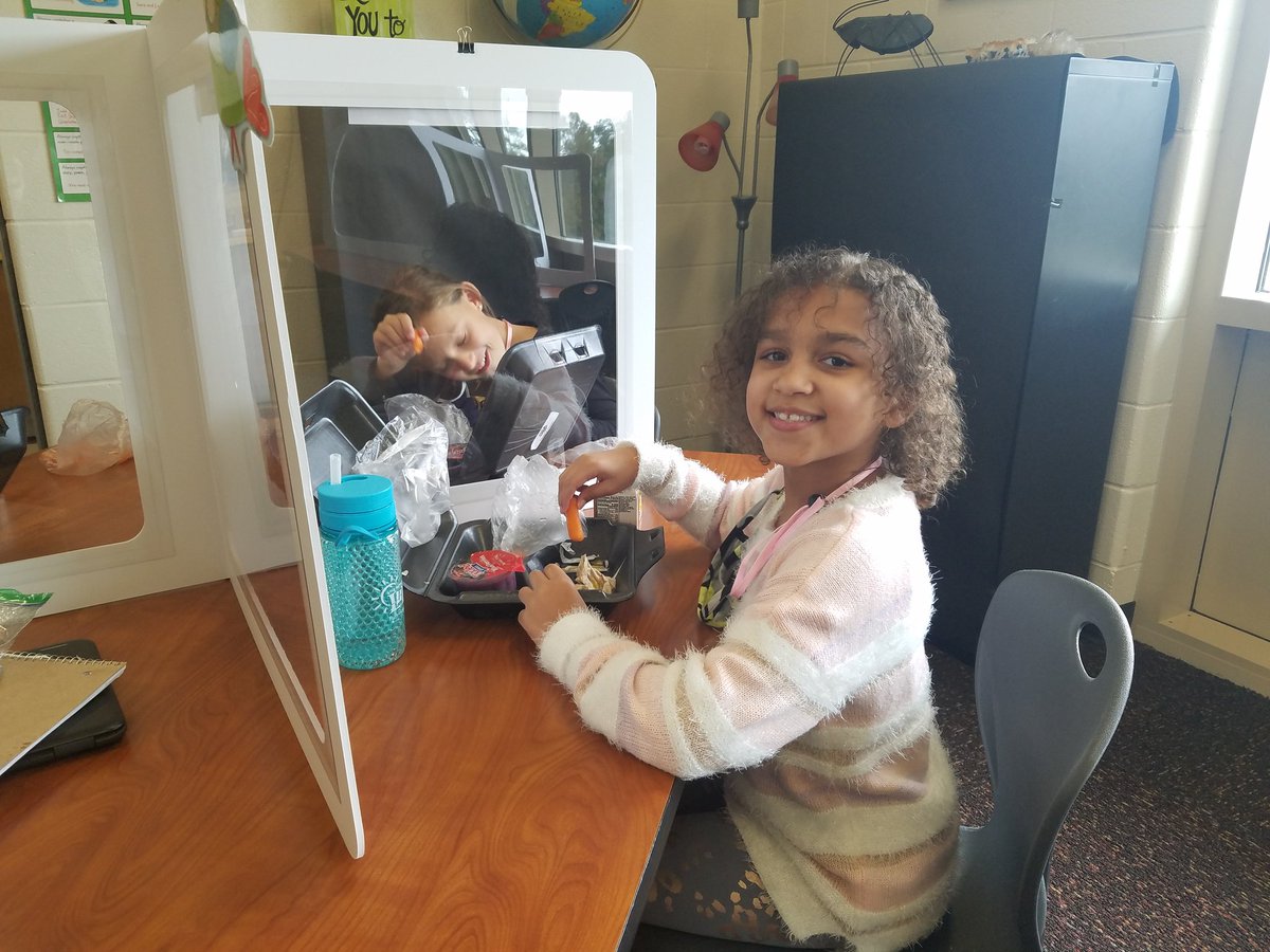 mrshaighsclass's tweet photo. Lunch with friends! These smiles make my day!  @CatawbaTrail https://t.co/h4NrBGp2mc