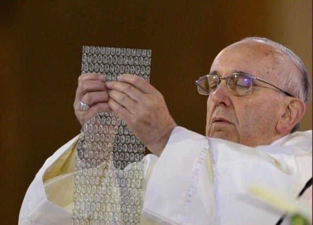 😂 #pope #popememes #bubblewrap #harmreductionstrategies