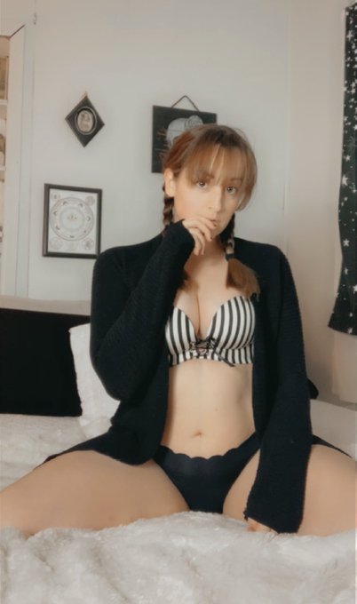 Peep jack the Pervy skeleton.. he doesn&rsquo;t need a subscription to see all my dirty content but you do