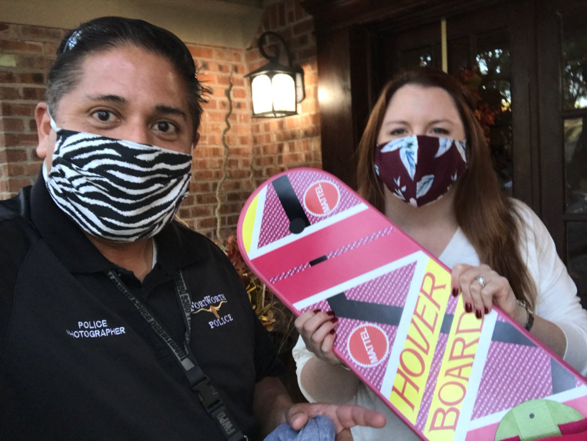 Huge shout to Angela of Fort Worth, Texas!! I personally delivered her hover board today. So great to meet a fan of my artwork!!!
By ordering one of our hover boards funds goes to help maintain our 1981 #Delorean #thankyou 
Made in Texas!!  etsy.me/34cTk7K