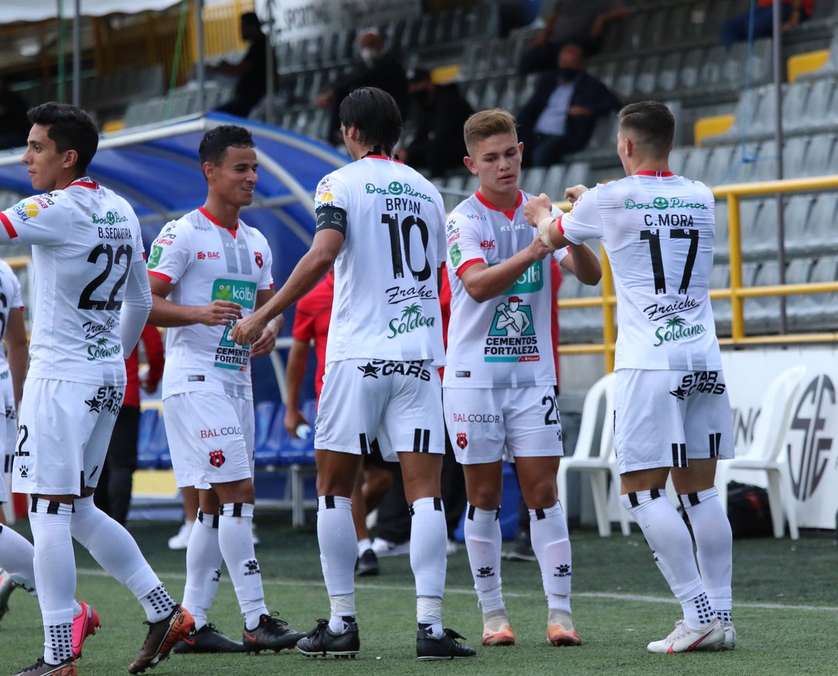 ldacr's tweet photo. Segundo objetivo listo, el liderato general✅¡Vamos por el próximo! 🏆🦁 https://t.co/K7rig16ORw