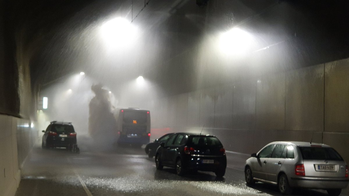 #rantatunneli harjoitus onnistuneesti ohi. Toiminnot @FinlandItm tieliikennekeskuksessa toimivat ja ammattilaiset hoitivat tehtävänsä taidolla yhteistyössä muiden ammattilaisten kanssa @pirkanmaanpela <a href="/SiSuPoliisi/">Sisä-SuomenPoliisilaitos</a> <a href="/DestiaOy/">Destia Oy</a> Kiitos!