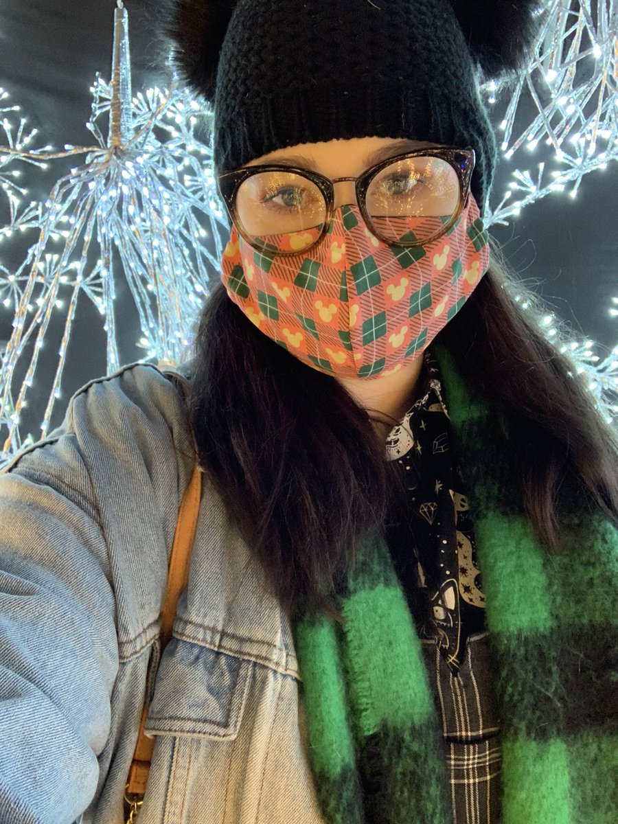 JOLStitchery's tweet image. I’ve got the Christmas masks out!!! #SmallBusiness #facemasks #facemaskmaker