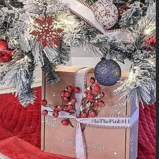 InThePink411's tweet photo. Ok friends!!! T-6 days until we can confirm ALL of your speculations!!! But I can give you two more bits of info today. 👏💃 First, you may have seen people saying that this is our first ever Holiday Collection, or Holiday Line. This means that there is more than one special i… https://t.co/USAp46llMH