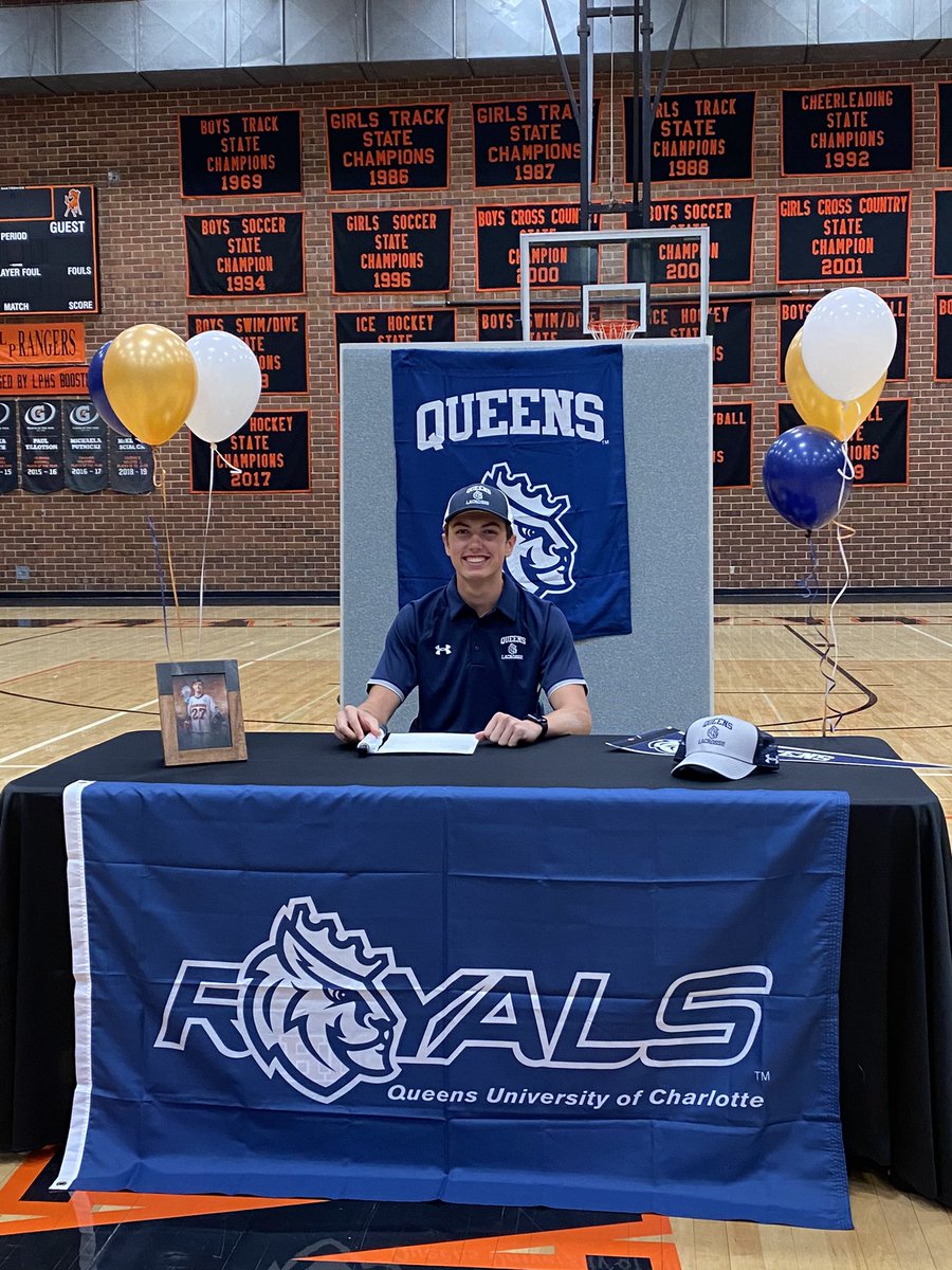 Logan_Murray_27's tweet photo. It’s official @QueensMLAX @QueensAthletics @FyxSports #NationalSigningDay https://t.co/1hGFeevbVm
