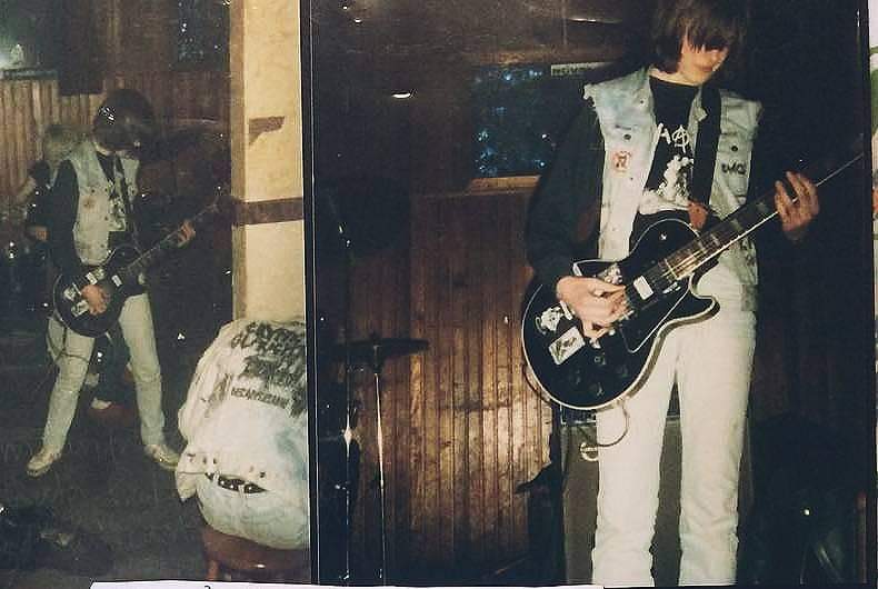 Androme20554665's tweet photo. Young Bill Steer in his first band disattack!!! #carcass #napalmdeath #Myfavoriteguitarist Bill steer de joven en su primera banda disattack! https://t.co/fLKK8hkB1M
