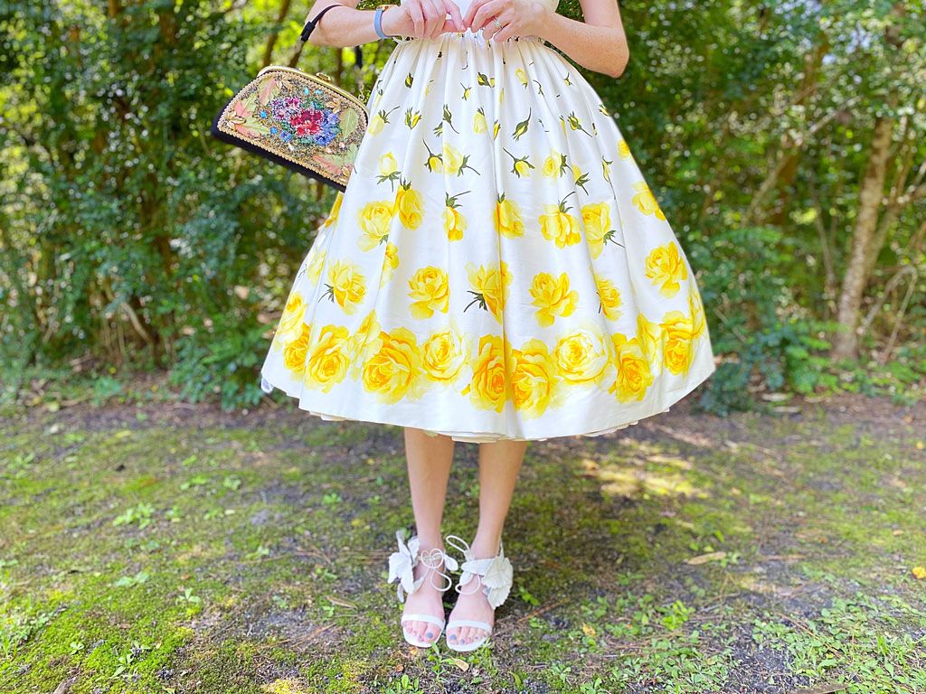 Dressed_App's tweet photo. #ootd: A yellow rose is the promise of a new beginning ☀️ @SewGertieSew #vintageblog #vintageblogger #vintagestyle #sewing #lizdress #charmpatterns

https://t.co/nqX9mu77Ce https://t.co/0YQqMTsEO4