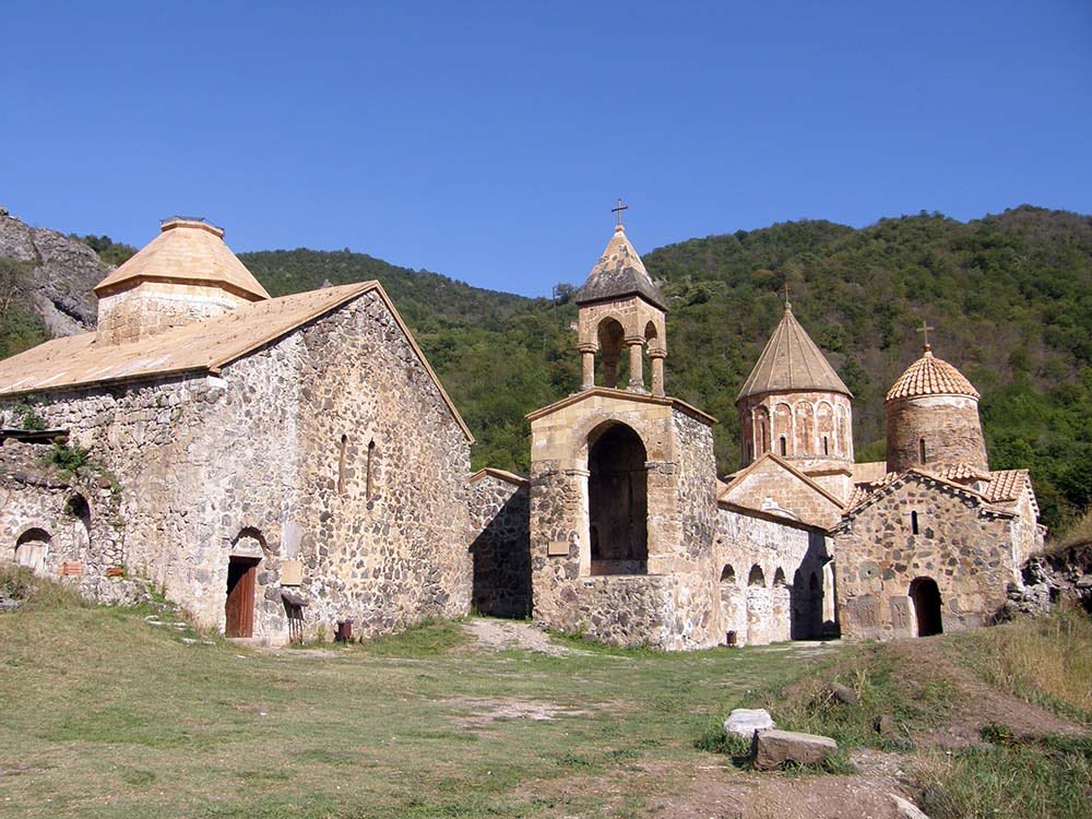 talinh16's tweet photo. @dbequette @KarlicaMile @LamanTarverdiy1 @AkopianNarine @lusin_vsn @Anar_Karim @AzDelUnesco @UNESCO @AAzoulay @ErnestoOttoneR @heritage_gov_az @culture_gov_az @mechtildrossler Research on Armenian Architecture (RAA) investigates and documents Armenian monuments located throughout Historical Armenia (including Azerbaijan). Below images show before and after  restoration of Dadivank. https://t.co/GEgZf5UBSf https://t.co/W0ySdF27KW