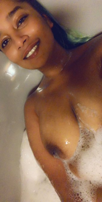 Bath time again <3  https://t.co/c1umDqXMrZ https://t.co/IVeqA8ZWNB