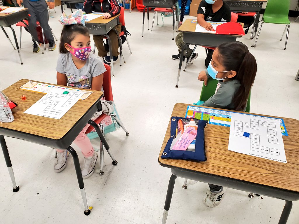 Jaleydapz's tweet photo. Genre: Realistic fiction! My students wanted to play the giant boardgame again. I had a better idea and gave them their personal board. They were able to play with a partner 😊 Make it fun!
@crenshawcomets #duallanguageclassroom @ChannelviewISD #proud2becisd https://t.co/ZLFpoObeWO