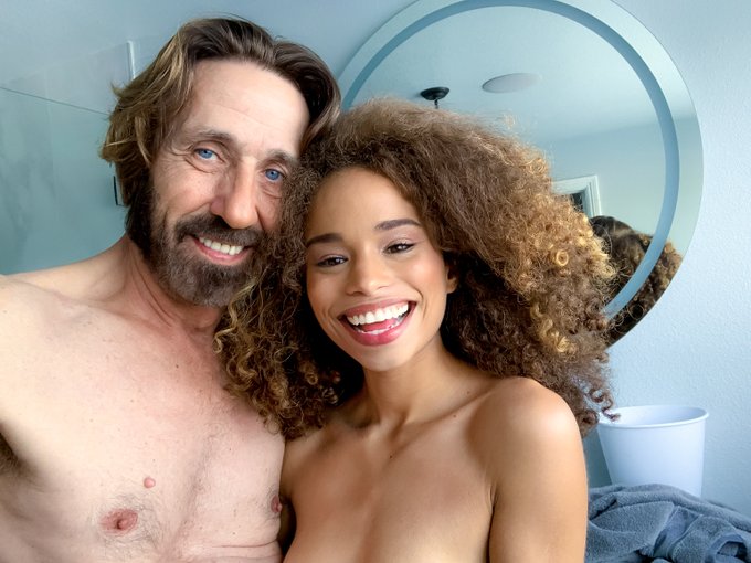 Doesn't @officialcclionx have the most beautiful smile? And the rest of her body and soul is as beautiful<a class="tags" href="/tag/officialcclionx">@officialcclionx</a><a href="/tag/gruenen"class="tags"><span>#gruenen</span></a>