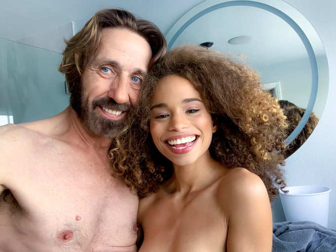 Doesn't @officialcclionx have the most beautiful smile? And the rest of her body and soul is as beautiful<a class="tags" href="/tag/officialcclionx">@officialcclionx</a><a href="/tag/gruenen"class="tags"><span>#gruenen</span></a>