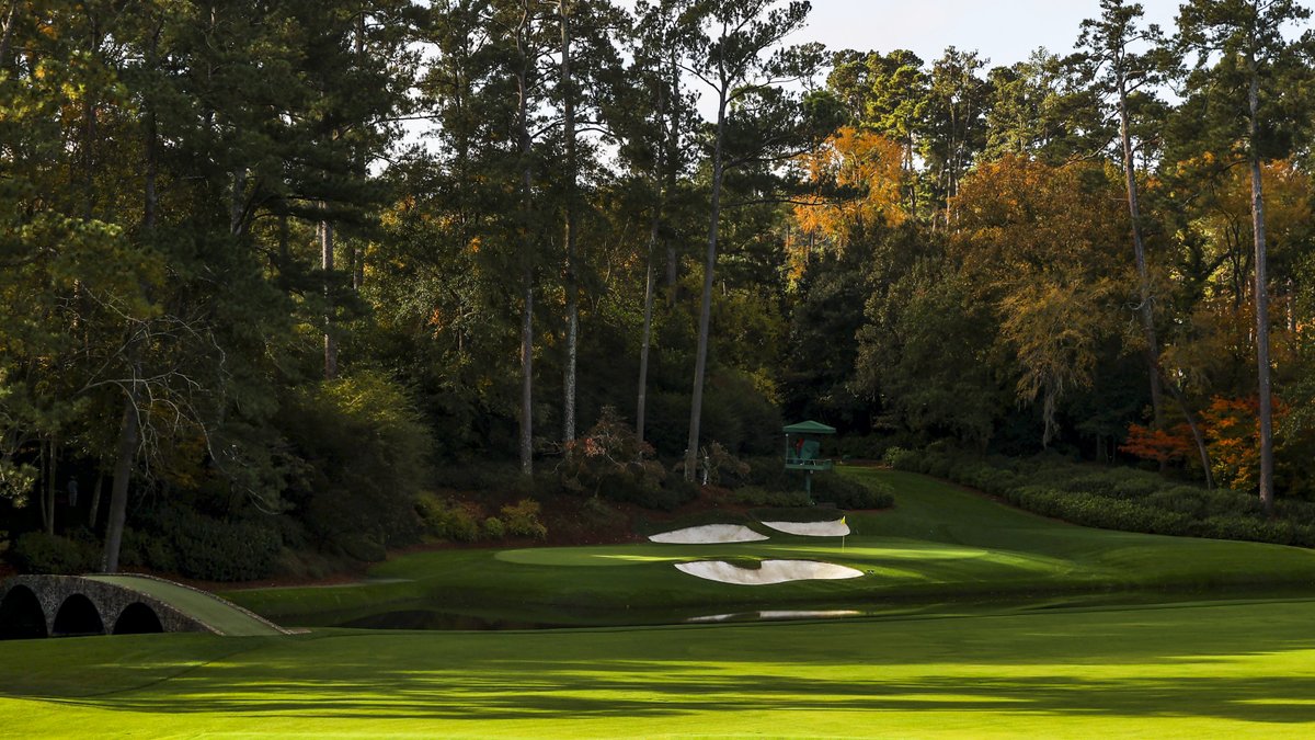 PGATour's tweet photo. The wait is over at Augusta. ⛳️🍁 

Round 1 has officially begun at #themasters https://t.co/maImYiiUad
