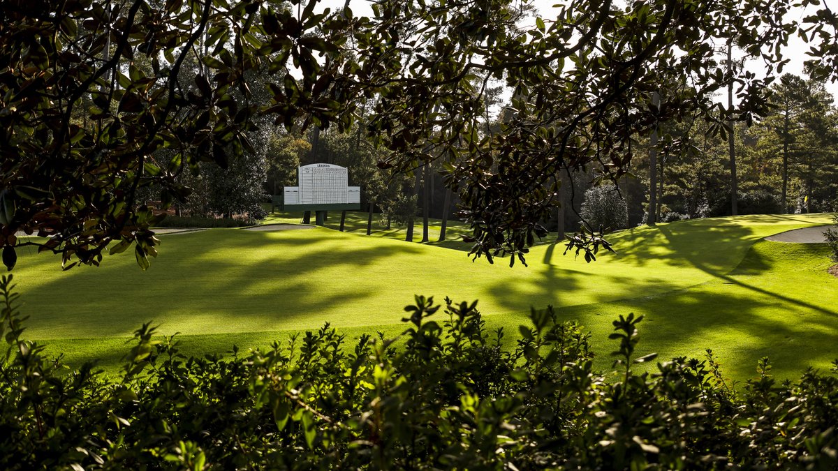 PGATour's tweet photo. The wait is over at Augusta. ⛳️🍁 

Round 1 has officially begun at #themasters https://t.co/maImYiiUad