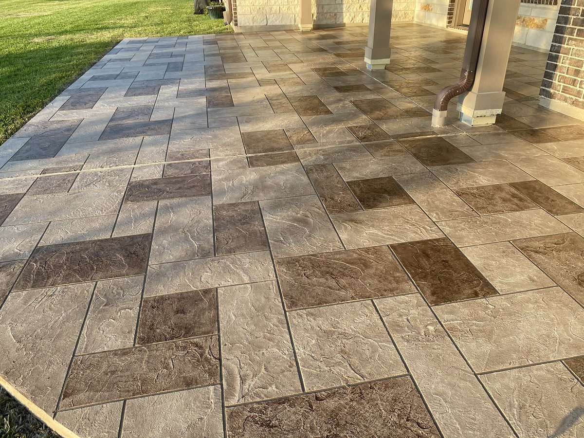 cntrctrwhsprr's tweet photo. Random Slate/irregular slate/Versailles pattern, multi-color stamp overlay! This is the type of work we do, I represent! #DecorativeConcrete #StampOverlay #Overlay #ConcreteCoatings #ConcreteResurfacing #PatternOverlay #Richmond #Cypress #SugarLand #Ask4Estimates https://t.co/3RuAC4v6hd