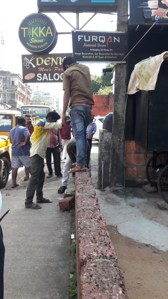 mangalurucorp's tweet photo. Mangaluru City Corporation has continued encroachment removal drive in it's limits, removed 14 encroachment around Mangaladevi and Attavara area by several MCC Officials. 10.11.2020
#Mangaluru #MCClimits https://t.co/mNP3ZthWTV