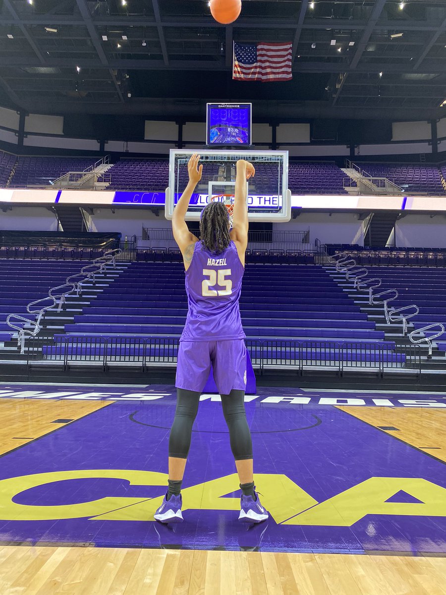 ballerjamia's tweet photo. New Beginnings 💜💛 #yearone #j25 https://t.co/NH6b5OJOgK