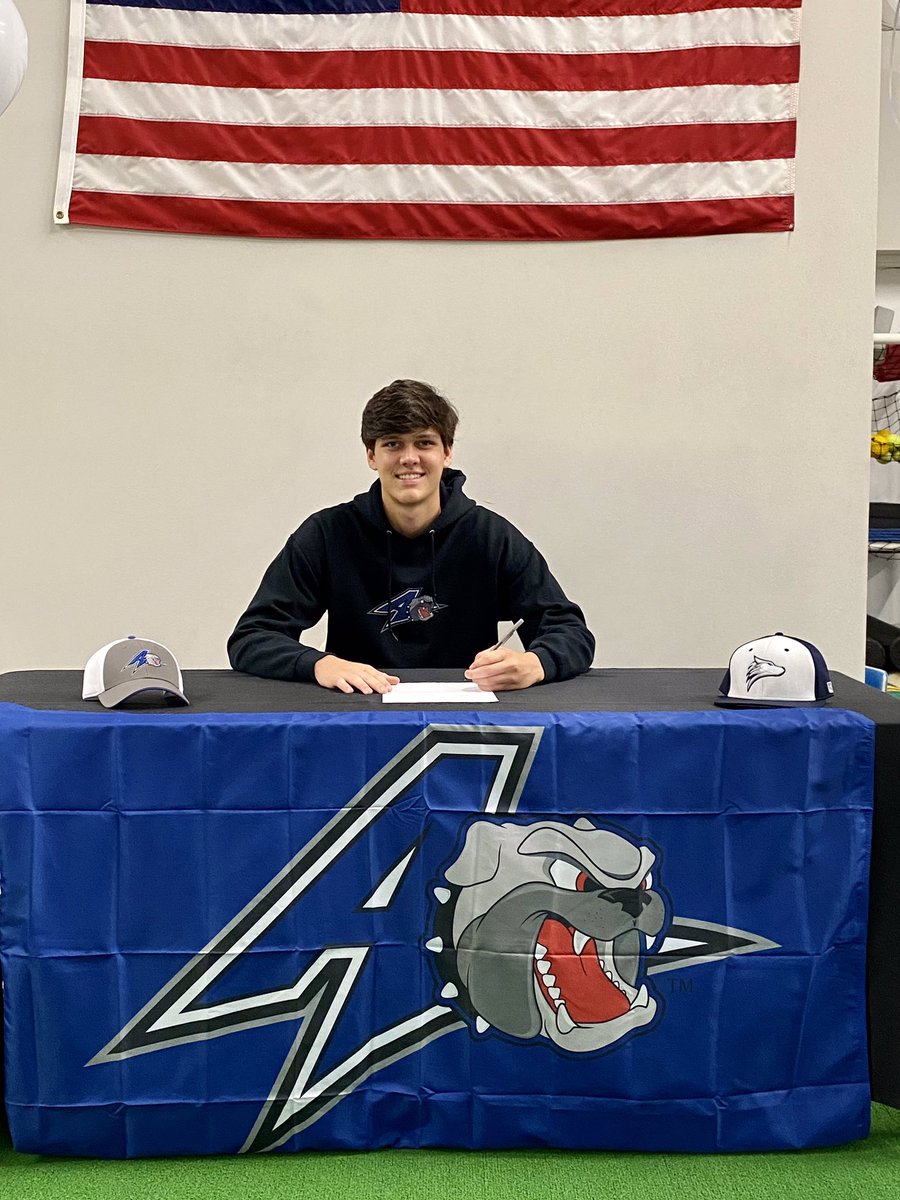 ColeSchiff2's tweet photo. Officially a bulldog!✍🏼#KeepClimbing @UNCAvlBaseball @c_breezy2 @CoachWard39 @HHSHuskiesbb @EC_Clippers https://t.co/nt3tA5s874