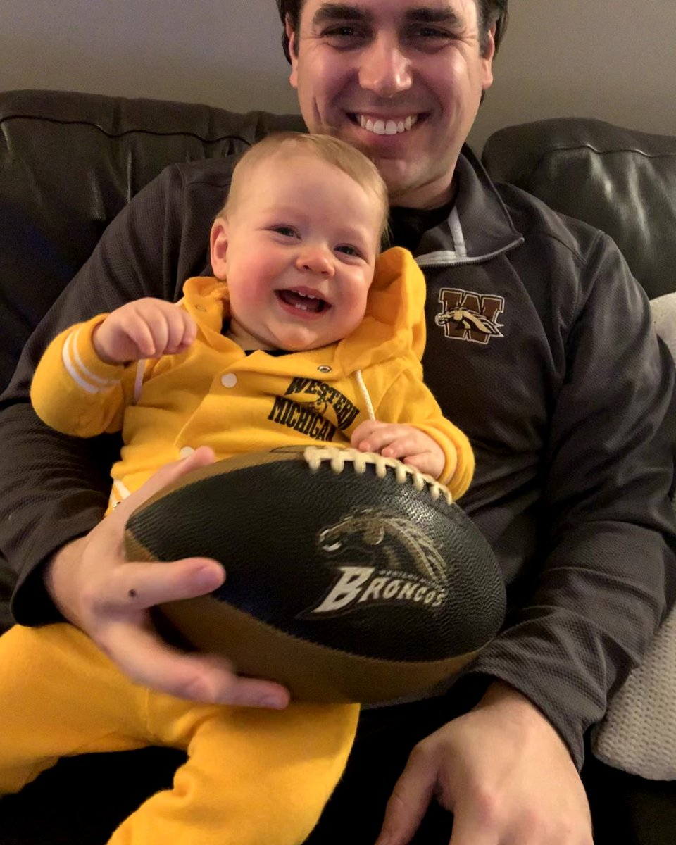 NickFacca's tweet photo. Little man won't make kickoff but still enjoying ourselves. Check out the vintage jumpsuit @wmualumni. #WMUTailgate #MACtion https://t.co/SVCcbLL1HO