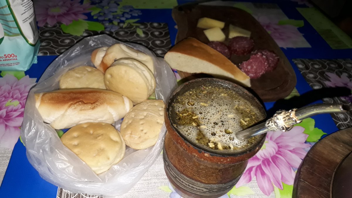 BETpeter's tweet photo. Una picadita nocturna tranqui #BuenasNoches lluvia no te hagas la dificil 😑😑⛈ #DaleChe
#MiercolesDeGanarSeguidores 
😄😎😘 #NewFriends https://t.co/rWUPrzNlde