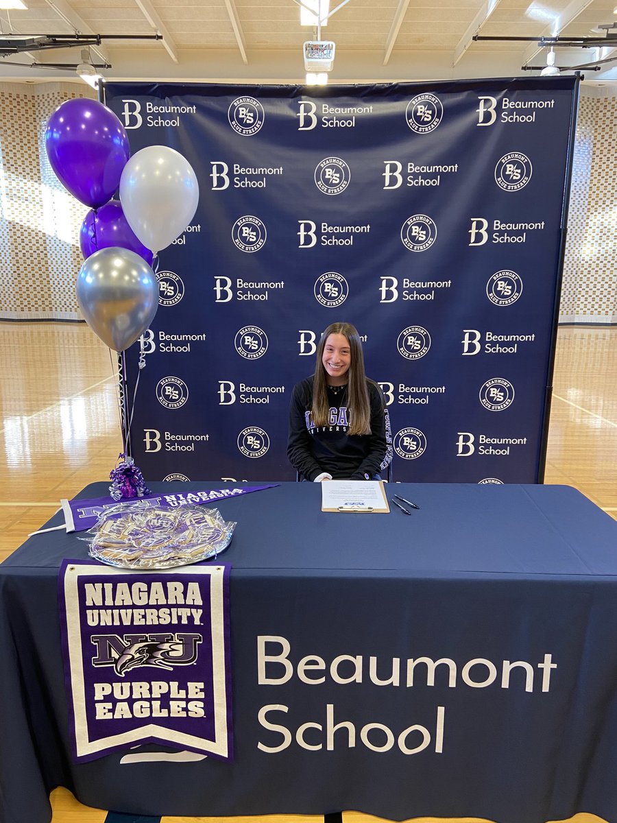 VicPeroni's tweet photo. Officially transitioning from a ⁦@BeaumontVBall⁩ Blue Streak to a ⁦@NiagaraVB⁩ Purple Eagle by signing her NLI!  Congrats ⁦@bellaperoni⁩ !! https://t.co/Mt1evEQaQ7