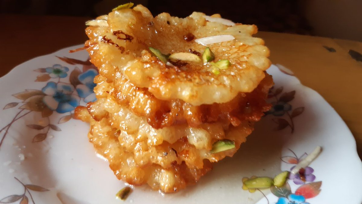 chatkarakitchen's tweet photo. Enjoy sweetness melting in mouth🤤  #spreadsmilesthisdiwali #thursdayvibes #FoodForThought 
For recipe and much more check out the link below👇
https://t.co/pedMeh6BO0 https://t.co/Prg5iNogj3
