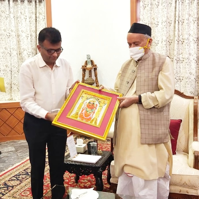 AneelMurarka's tweet photo. Presented a portrait of Lord Sankat Mochan jee (Hanuman Jee) to Hon. Governor Shri Bhagat Singh Koshyari nee. I sincerely admire his #lifetimeservice in public life & simplicity. May #LordHanumanJee bestows upon him & #happiness & profound #spiritualfulfillment this #Diwali 🪔🙏 https://t.co/inHIY9gyFe