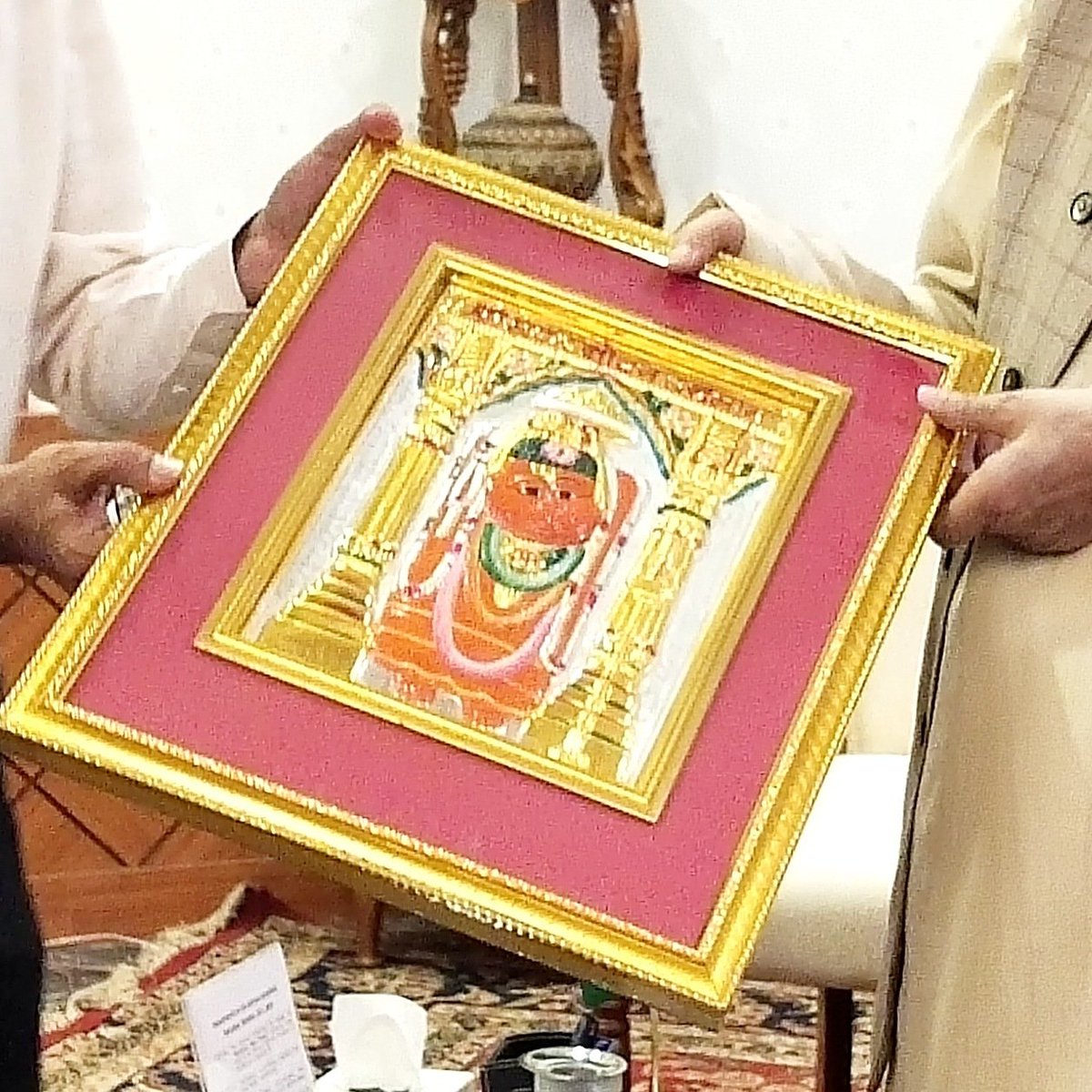 AneelMurarka's tweet photo. Presented a portrait of Lord Sankat Mochan jee (Hanuman Jee) to Hon. Governor Shri Bhagat Singh Koshyari nee. I sincerely admire his #lifetimeservice in public life & simplicity. May #LordHanumanJee bestows upon him & #happiness & profound #spiritualfulfillment this #Diwali 🪔🙏 https://t.co/inHIY9gyFe