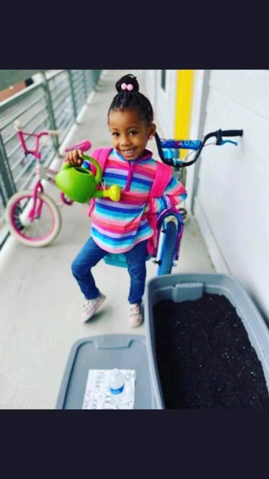 ggfay's tweet photo. NTI can be a challenge for students and parents. However, teachers are tasked w/ coming up w/ creative ways to engage students. Engaging K students can be a challenge in person. @Engelhard_Elem our garden is used to engage our students @dontwakeava is very creative. Look peas!! https://t.co/tqfMKvSyQW