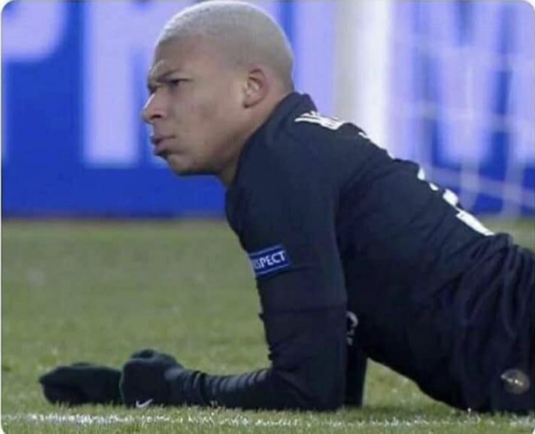 ZEDDSETT's tweet image. Moi qui attend que YouTube refonctionnent pour finir de voir l’indonésien de construire ça villa avec piscine