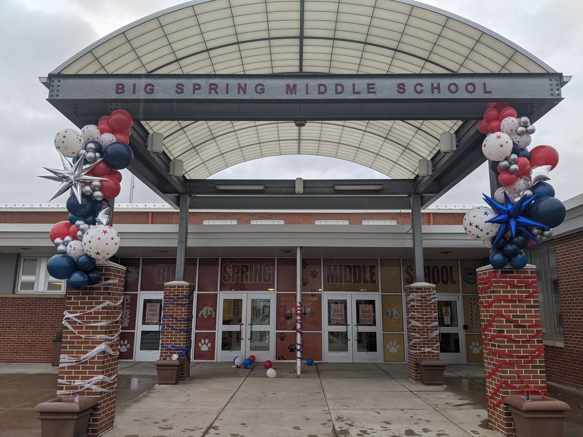 MrKireta's tweet photo. November 11th is always one of my very favorite days to be a Bulldog!  Proud of how our community, students, and staff collaborated  to celebrate those who’ve served.  Thank you Veteran’s! #bssdproud #bsmsrocks https://t.co/ZyJZBxY3Tv