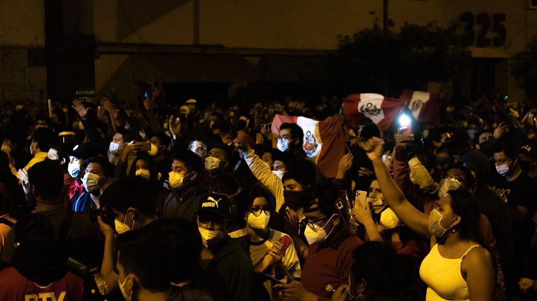 El 9 de noviembre el congreso aprobó la vacancia del presidente Martín Vizcarra con 105 votos a favor, estando a cinco meses de las elecciones y menos de nueve meses del cambio de gobierno. #MerinoNoEsMiPresidente