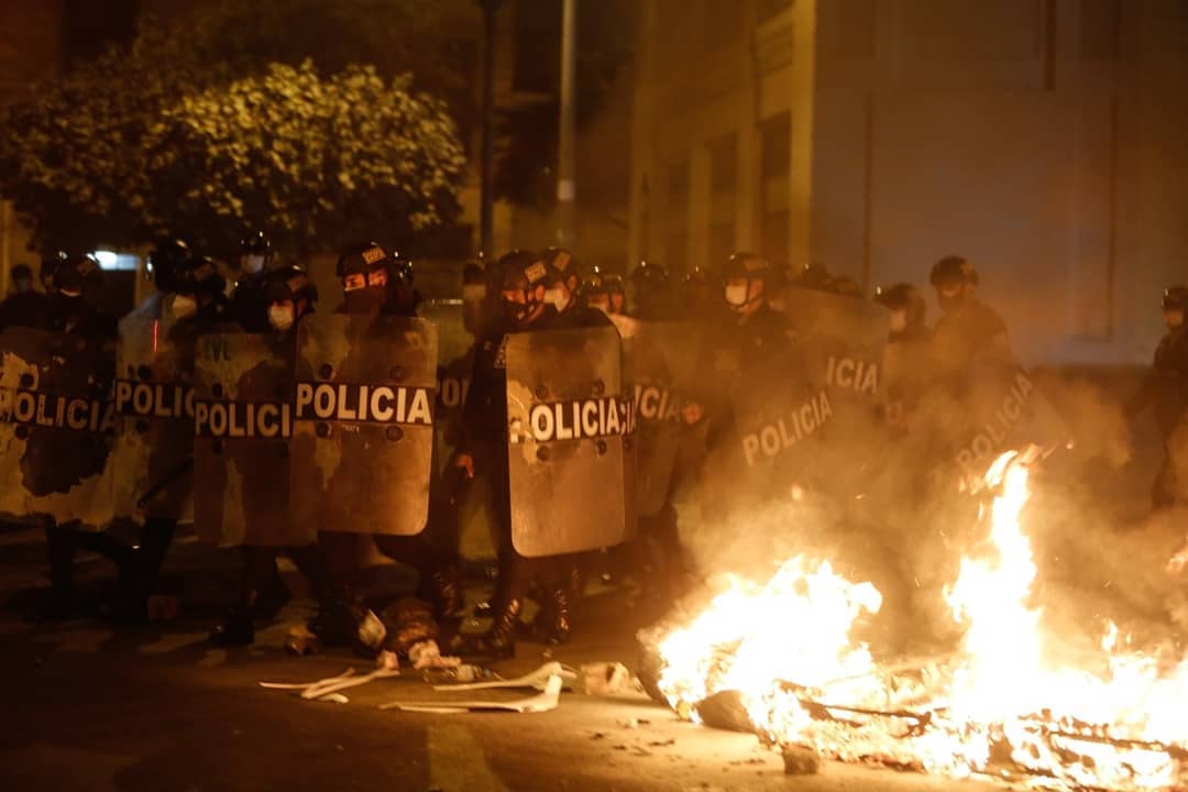 Abro hilo de lo que está pasando en Perú, necesitamos ayuda. Difundan. #GolpeDeEstadoEnPeru