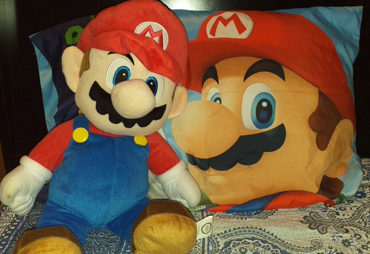 KookieStar_22's tweet photo. My new friend's BF gave me this Mario Pillow Sheet, and I'm love 😭💕💕💕
#Mario #SuperMarioBros #PillowSheet https://t.co/S1kJy8Buem