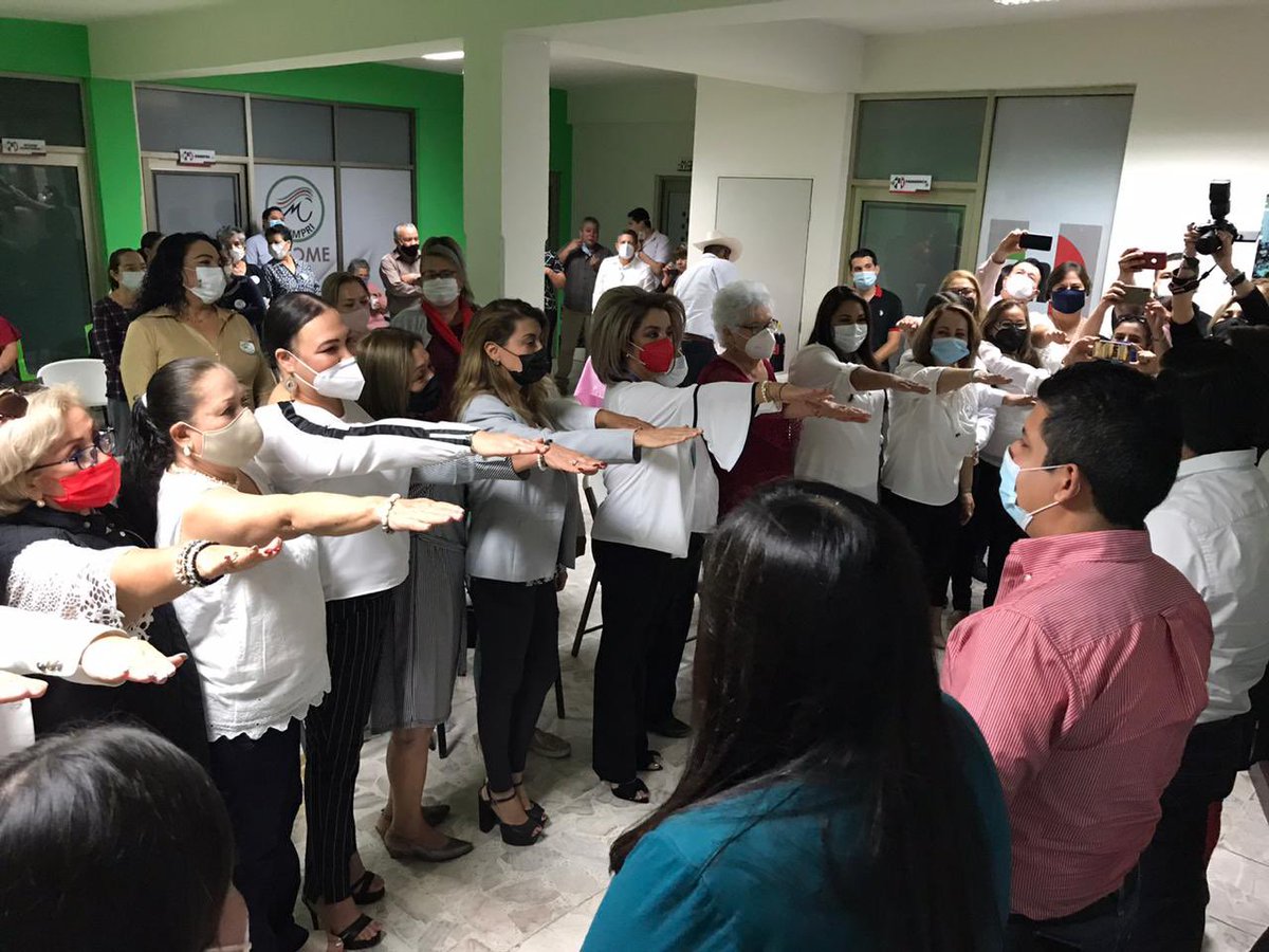 raulcotamu's tweet photo. Las mujeres en mi Partido #PRI están bien representadas en el #ONMPRI #Ahome con mi amiga Maribel Sánchez que hoy tomó protesta como presidenta.  ¡Felicidades! A seguir fortaleciendo el #PRI y trabajar por un mejor municipio. 
#SomosPRI https://t.co/z2PAFNtILW