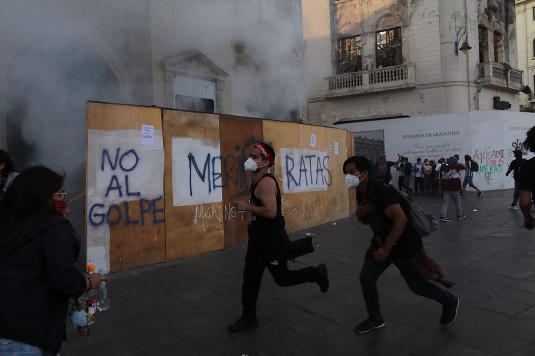 El artículo 115° de la Constitución dice que el presidente del congreso debe convocar de inmediato a elecciones, no lo hicieron.Manuel Merino se convierte en presidente de facto.Lo que el congreso hizo es inconstitucional, es un golpe de estado. #GolpeEnPeru