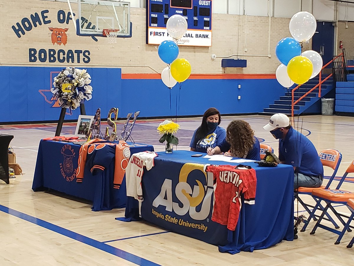 SACat_Vball's tweet photo. Lady Cat Ashton McMillan signs with ASU to further her softball career! The Lady Cat volleyball program is VERY PROUD of Ashton!
#ladycatpride #asubound
Lady Cat TOUGH!!! https://t.co/Qc30tnAAfk