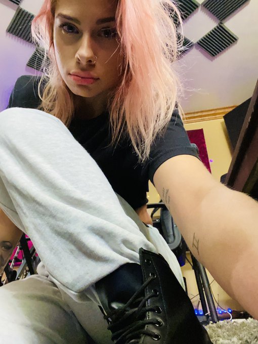 my favorite hobby: self sabotage https://t.co/vhAwISfavf<a href="/tag/newprofilepic"class="tags"><span>#newprofilepic</span></a>