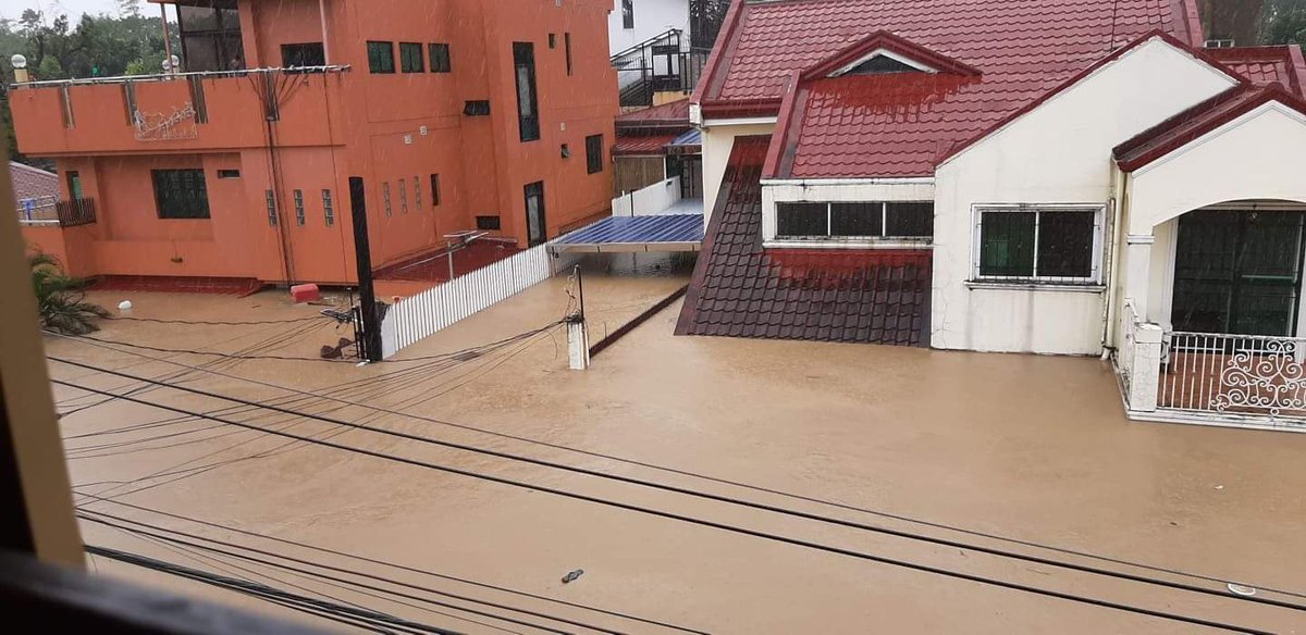 POS_PH's tweet photo. URGENT RESCUE | One of our members, Lynelle, and her family are currently stranded at Provident Village, Marikina City. We URGENTLY ask for rescue personnel to get them to safety, along with others around the area. 

09465527917 - Lynelle

#RescuePH #UlyssesPH #WeNeedRescuePH https://t.co/hrTkrfGeyD
