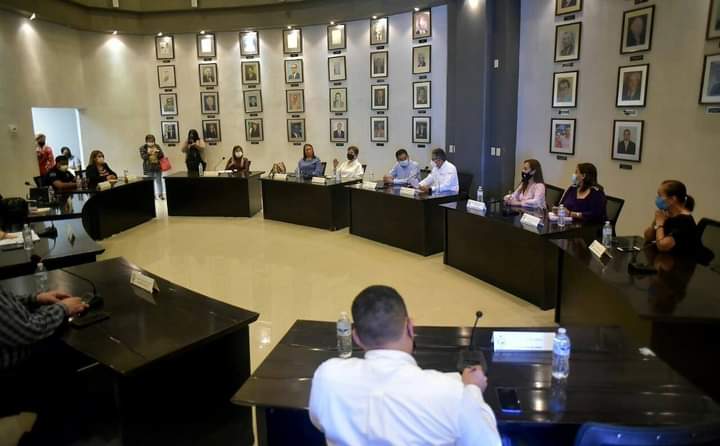 Roberto_dls's tweet photo. Realizamos una mesa de trabajo con autoridades y organizaciones de la Sociedad civil, que atienden el tema de la violencia contra las mujeres. https://t.co/2Vq0cF3nry