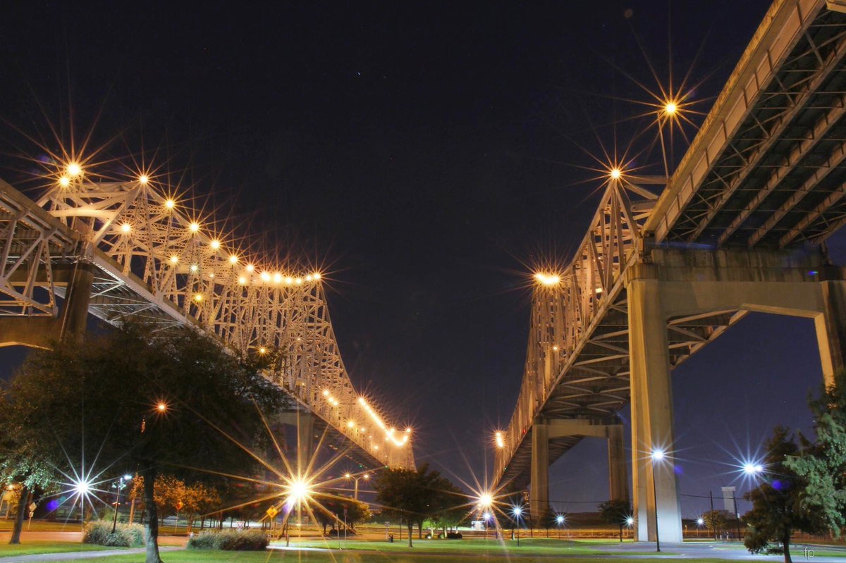ClarkFarrenRun's tweet photo. Moving from here to there takes
alignment, courage and creativity.
Be still and move the mind.
#NewOrleans #nightphotography #motionphotography #patience #nikonphotography #farrenphoto #love #peace #architecture #bridgephotography #bridge #exhalelight #birthplace https://t.co/f0VXVfOMjI