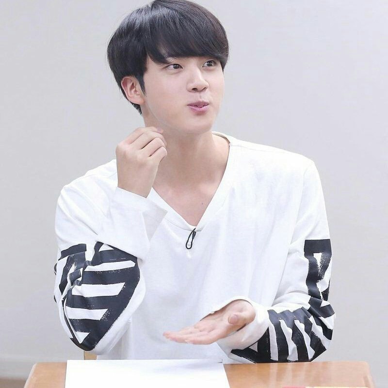 Jinkookalways92's tweet photo. Seokjin cute😙❤❤❤ https://t.co/QY7wRp98B9